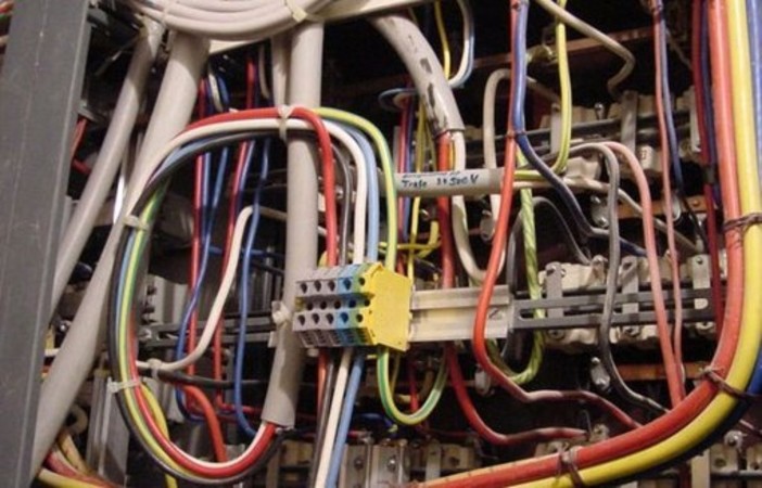 Cosseria, rimozione di un grosso nido di calabroni: domani interruzione della fornitura elettrica Cosseria, rimozione di un grosso nido di calabroni: domani interruzione della fornitura elettrica