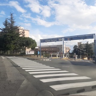 Tentata truffa del finto incidente nel parcheggio del San Paolo, è stata sventata da un'infermiera Tentata truffa del finto incidente nel parcheggio del San Paolo, è stata sventata da un'infermiera