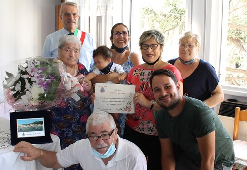 Ceriale festeggia la sua centenaria Elena Vigilante