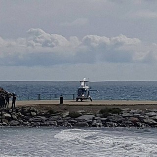 Elicottero dei Carabinieri in azione ad Andora, continuano i controlli su tutto il territorio