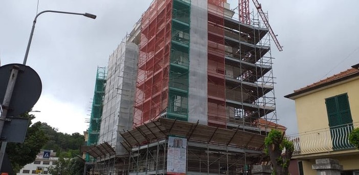 Ricostruzione ex Hotel Pescetto: esposto firmato dal presidente Commissione Antimafia, senatore Morra