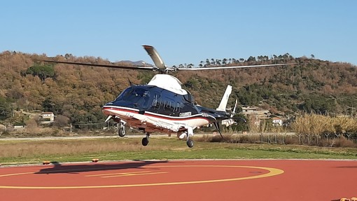 In spiaggia per la prima abbronzatura in barba al Covid-19: controlli 'a tappeto' dei carabinieri della Compagnia di Albenga