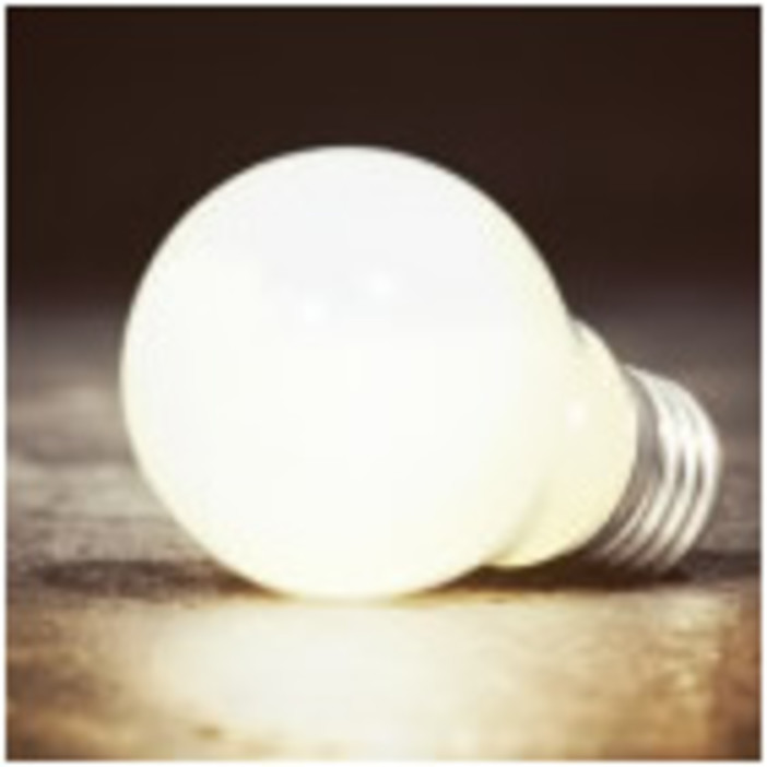 Consumi, cala la bolletta della luce, ma aumenta il gas