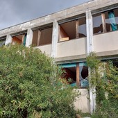 Savona, ex ostello della Conca Verde: tra degrado, abbandono e promesse mai realizzate (FOTO)