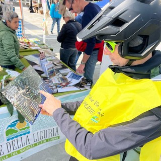 Tra mare e borghi, la Liguria si riscopre in bicicletta: al via le escursioni gratuite sulle Antiche Vie del Sale Tra mare e borghi, la Liguria si riscopre in bicicletta: al via le escursioni gratuite sulle Antiche Vie del Sale