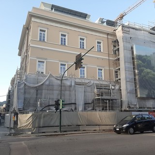 Savona, senso unico alternato in corso Mazzini per i lavori dell'ex ospedale San Paolo