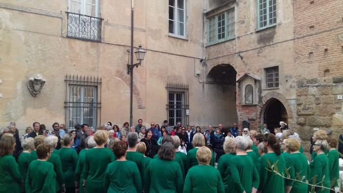 Le 50 splendide voci del coro femminile di Bangor incantano Albenga Le 50 splendide voci del coro femminile di Bangor incantano Albenga