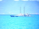Un laboratorio galleggiante di ecosostenibilità nelle acque savonesi: il catamarano a idrogeno Energy Observer solca il nostro mare