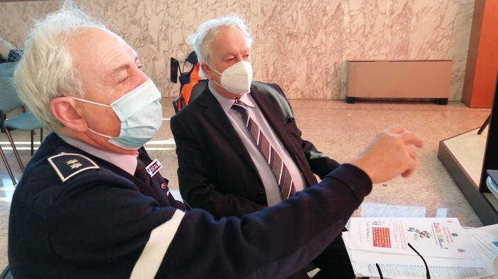 La polizia locale di Albenga insegna ai bambini di Ceriale il rispetto delle regole La polizia locale di Albenga insegna ai bambini di Ceriale il rispetto delle regole