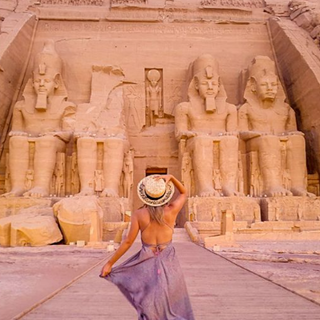 Guida turistica durante un viaggio in Egitto