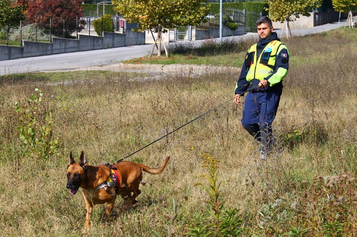 Carcare, esercitazione cinofila del coordinamento Protezione civile di Savona (FOTO) Carcare, esercitazione cinofila del coordinamento Protezione civile di Savona (FOTO)