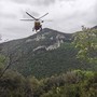 Donna colpita da una pietra in falesia nel Finalese: trauma al bacino
