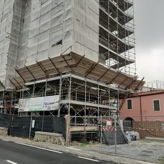 Ex albergo Pescetto a Celle, le domande della minoranza: "Quali sono i reati contestati ed eventualmente commessi e che avevano portato al sequestro del cantiere?"