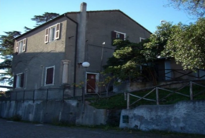 Savona, l'ex Casa del Custode nel Parco Varaldo venduta dalla Provincia per 220mila euro