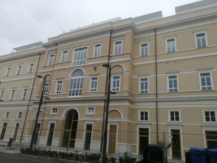 Savona, i lavori all'ex San Paolo cambiano la viabilità: corsia unica in via Giacchero Savona, i lavori all'ex San Paolo cambiano la viabilità: corsia unica in via Giacchero