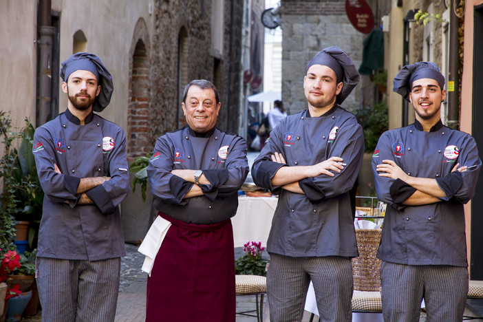 Varazze: il Cappon Magro come test Expo per i giovani chef e maitre dell’alberghiero di Alassio Varazze: il Cappon Magro come test Expo per i giovani chef e maitre dell’alberghiero di Alassio