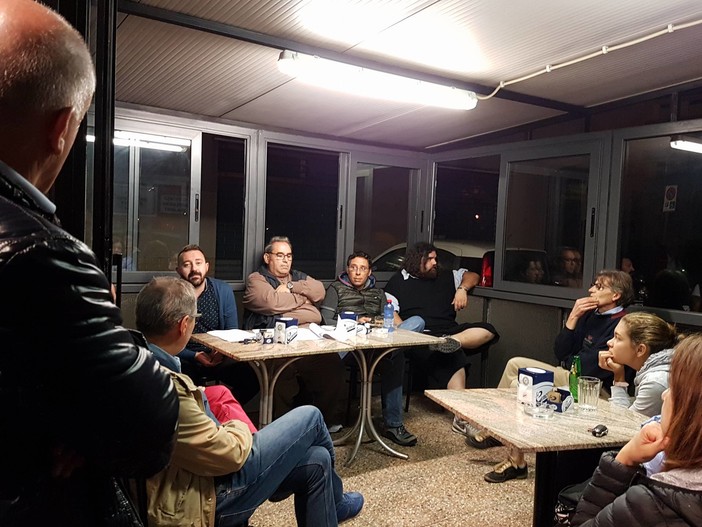 Aiuole usate per nascondere la droga, sporcizia e degrado ad Albenga: i cittadini predispongono un esposto