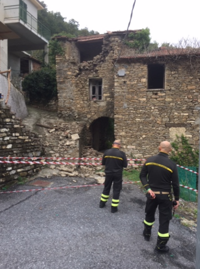 Territorio fragile. Il sindaco di Testico Lucia Moscato lancia un appello ai privati: "Intervenite sugli edifici abbandonati, sono a rischio crollo" Territorio fragile. Il sindaco di Testico Lucia Moscato lancia un appello ai privati: "Intervenite sugli edifici abbandonati, sono a rischio crollo"