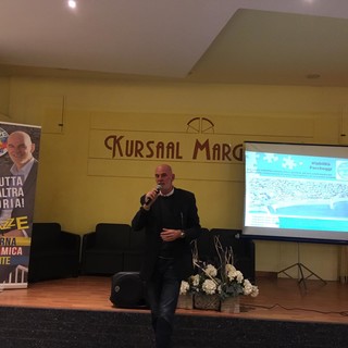 Elezioni Varazze, il candidato sindaco Caprioglio presenta il programma e la squadra: "Ripartiamo uniti insieme" (FOTO e VIDEO) Elezioni Varazze, il candidato sindaco Caprioglio presenta il programma e la squadra: "Ripartiamo uniti insieme" (FOTO e VIDEO)