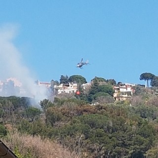 Finale Ligure, tornano a bruciare i boschi di San Bernardino