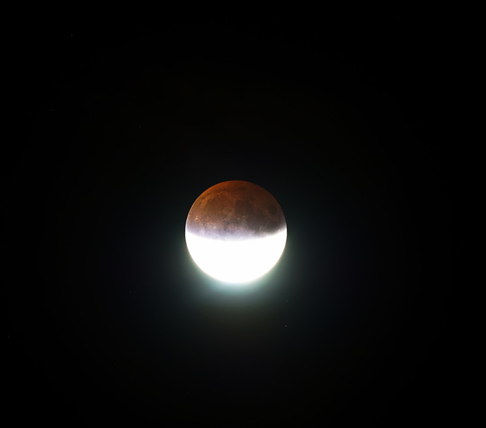 Martedì 25 ottobre ci sarà un'eclissi, ecco quando e come vederla Martedì 25 ottobre ci sarà un'eclissi, ecco quando e come vederla