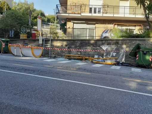 Savona, ieri notte operaio di Ata investito da un'auto in via Genova: codice giallo al San Paolo
