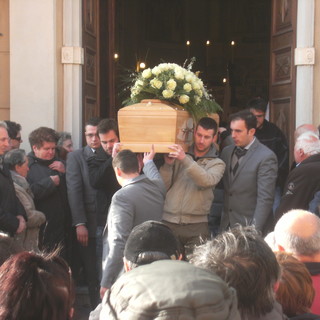 Bardineto si stringe intorno alla famiglia per l'ultimo saluto a Nicola Mazza