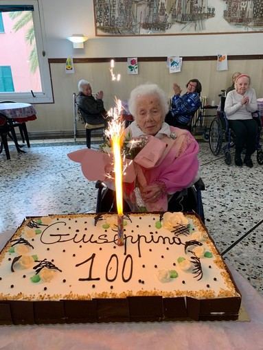 "Basta tasse, Monti a casa": la Lega Nord di Albenga a Genova "Basta tasse, Monti a casa": la Lega Nord di Albenga a Genova