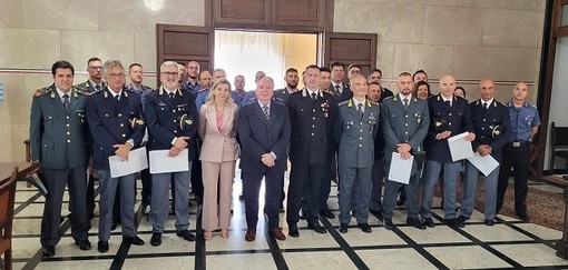 Polizia, carabinieri e guardia di finanza: consegnati in Prefettura gli attestati per il corso formativo interforze