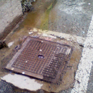 Alassio: maltempo, fuoriuscita di liquami in via Piave