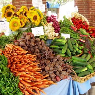 Savona: in crescita i farmers market mentre crisi per i fast food