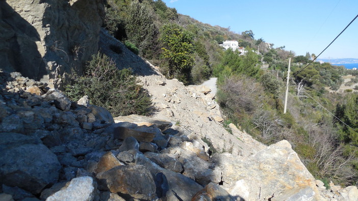Frana sulla storica via Julia Augusta, Castellazzi: "Gli antichi romani più efficaci e attivi dei liguri moderni? Deve essere rimossa al più presto"
