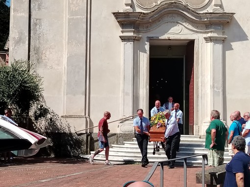 Incidente mortale sull'A10, l'ultimo commosso saluto per Antonio Bessio Incidente mortale sull'A10, l'ultimo commosso saluto per Antonio Bessio