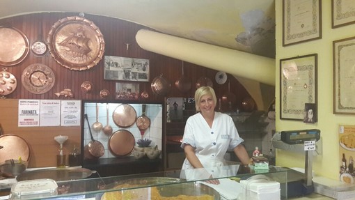 A Pietra Ligure da 146 anni la bottega "Da Virginia",  la farinata in "rosa"
