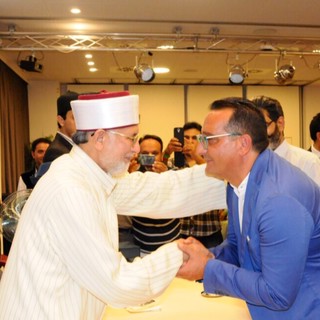 Pietro Fotia incontra Tahir ul-Qadri: non è scontata una futura visita a Savona del "Papa musulmano" Pietro Fotia incontra Tahir ul-Qadri: non è scontata una futura visita a Savona del "Papa musulmano"