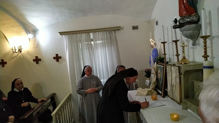 Nelle foto, in sequenza: il momento della firma che decreta la "fusione" tra Nido di Rondini e PSMC e l'avvenuta fusione Nelle foto, in sequenza: il momento della firma che decreta la "fusione" tra Nido di Rondini e PSMC e l'avvenuta fusione