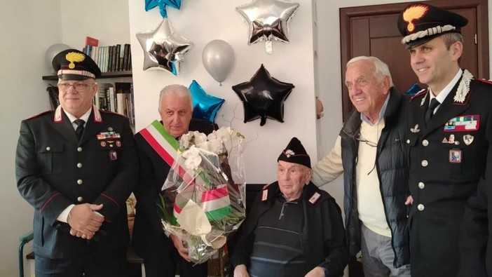 Villanova d’Albenga festeggia i 100 anni dell’ex carabiniere  Francesco “Ciccione” Ce’