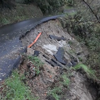 Rialto, cedimento della carreggiata in via Berea: strada chiusa (FOTO)