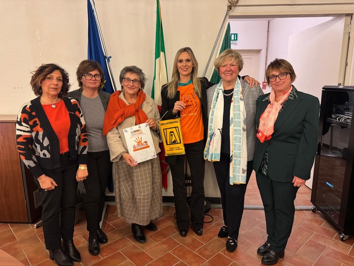 Nella foto d’archivio di evento Zonta a Tagliaferro, con Assessore Monica Risso, il presidente Zonta Alassio-Albenga Monica Risso, vice presidente Antonella Garnero e altre socie Nella foto d’archivio di evento Zonta a Tagliaferro, con Assessore Monica Risso, il presidente Zonta Alassio-Albenga Monica Risso, vice presidente Antonella Garnero e altre socie