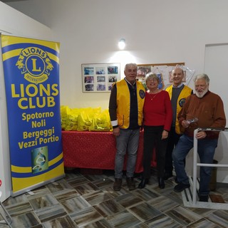 Il Lions Club Spotorno Noli Bergeggi Vezzi Portio dona 9 quintali di generi alimentari all’Associazione "Il Melograno"