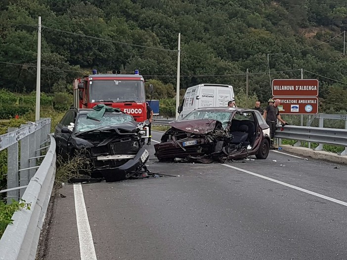 Grave incidente ad Ortovero, due auto coinvolte e feriti incastrati negli abitacoli: necessario l'intervento dell'elicottero