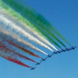 Testa all'insù per le Frecce tricolori: l'Air Show in diretta con Savonanews