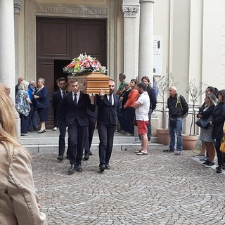 Albisola, l'ultimo commosso saluto al pescatore morto in Darsena
