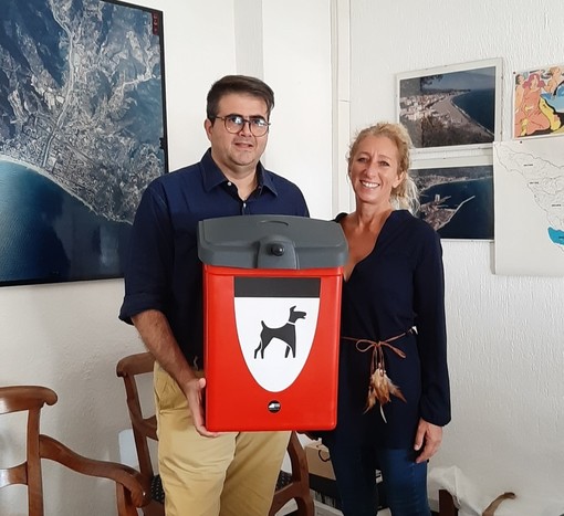 Albissola Marina, in arrivo 24 nuovi cestini per la raccolta delle deiezioni canine Albissola Marina, in arrivo 24 nuovi cestini per la raccolta delle deiezioni canine