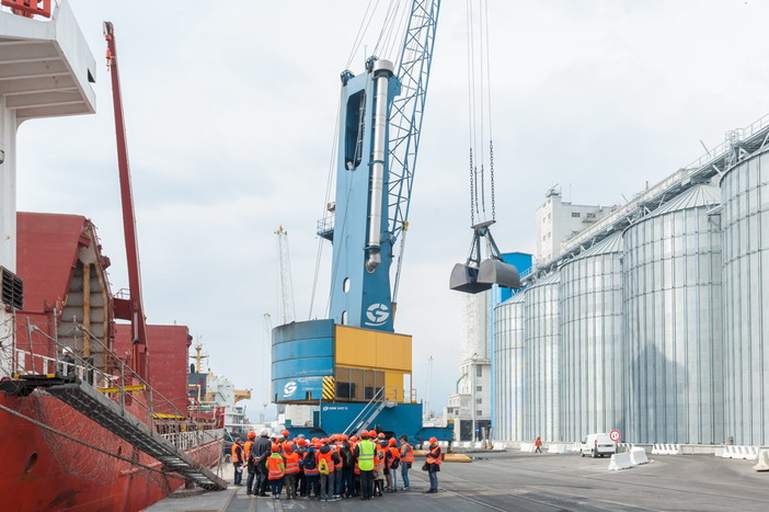 Fabbriche aperte: gli studenti savonesi alla scoperta del porto