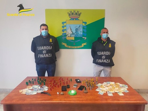 Savona: 39enne arrestato per droga, ricettazione e detenzione abusiva di munizioni Savona: 39enne arrestato per droga, ricettazione e detenzione abusiva di munizioni