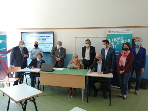 Albenga: firmato il protocollo d’intesa tra Liceo, E.L.F.o Liguria e Fondazione Oddi per la Summer School Albenga: firmato il protocollo d’intesa tra Liceo, E.L.F.o Liguria e Fondazione Oddi per la Summer School