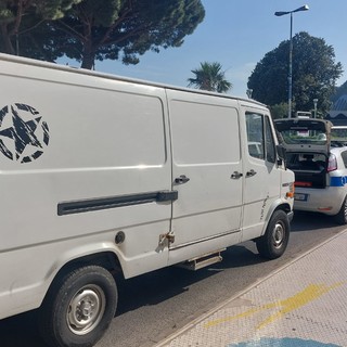 Furgone in panne sull'Aurelia, traffico nel caos ad Albissola Marina: code in entrambe le direzioni Furgone in panne sull'Aurelia, traffico nel caos ad Albissola Marina: code in entrambe le direzioni