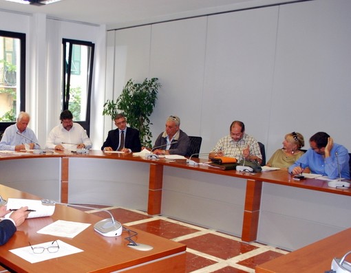 Savona: crisi e occupazione, la Provincia vara un piano per fronteggiare l'emergenza Savona: crisi e occupazione, la Provincia vara un piano per fronteggiare l'emergenza