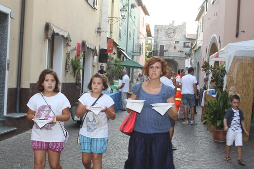 Villanova, successo per la festa in "ti caruggi" Villanova, successo per la festa in "ti caruggi"